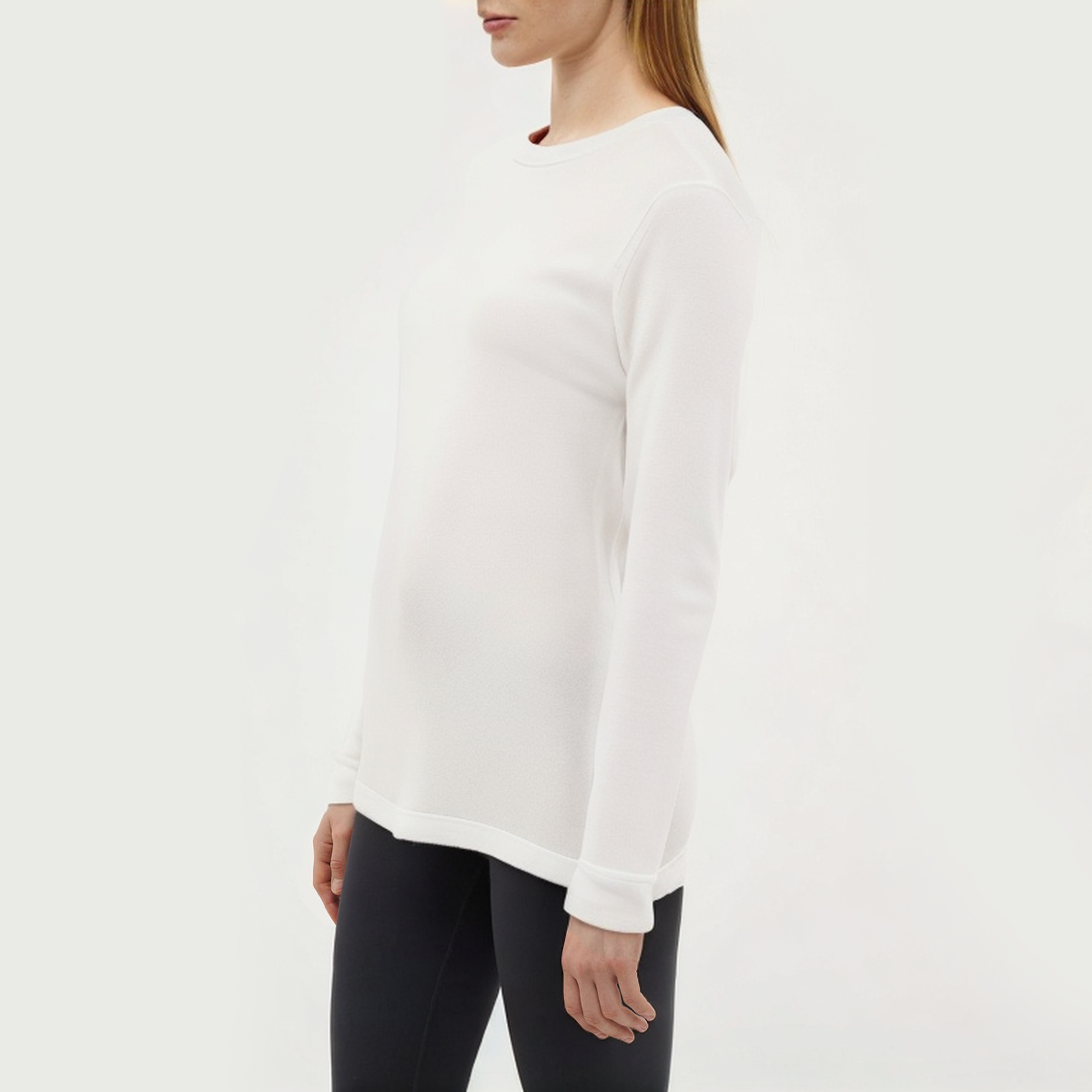 White breathable women's loose long-sleeved T-shirt