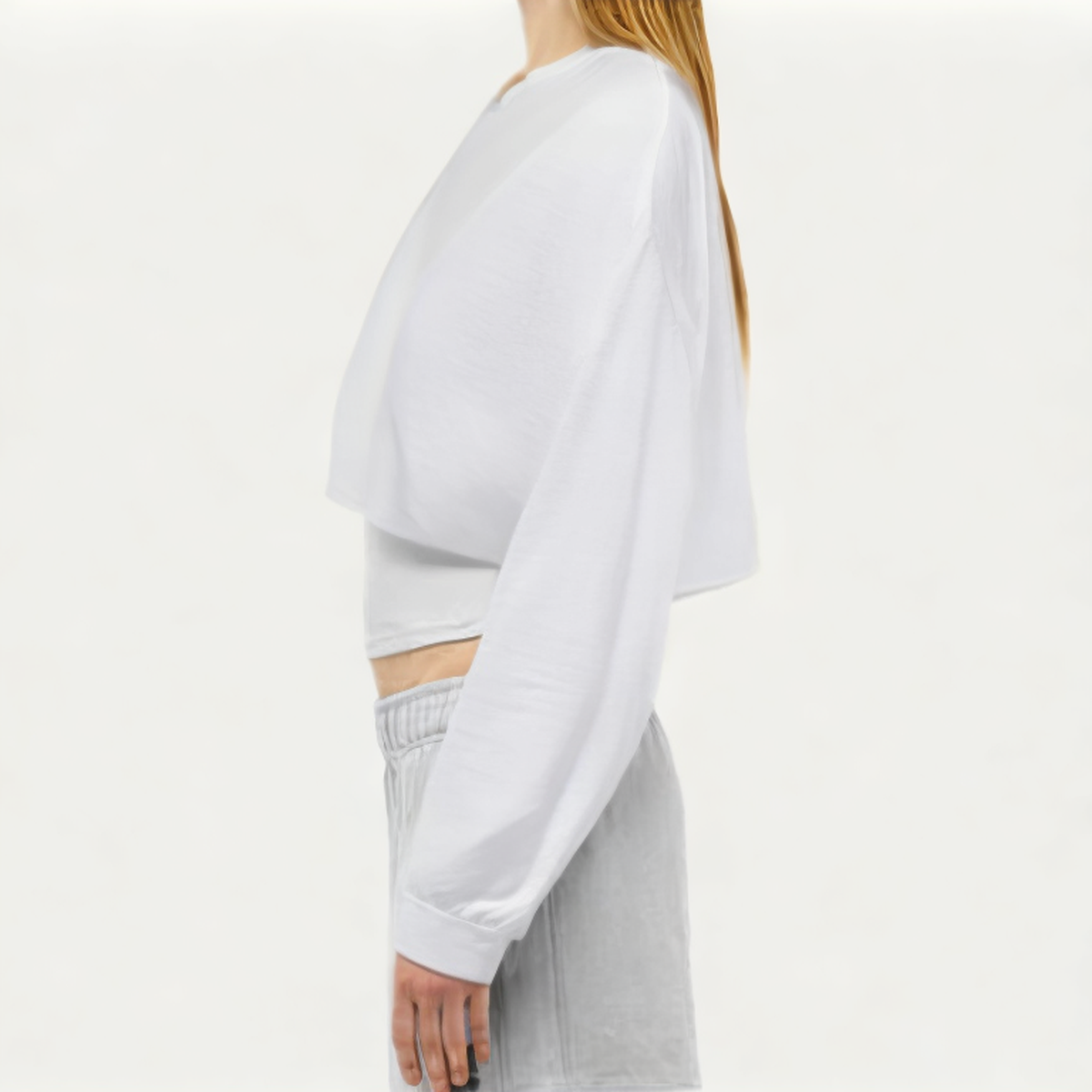 White cotton ladies loose long-sleeved T-shirt