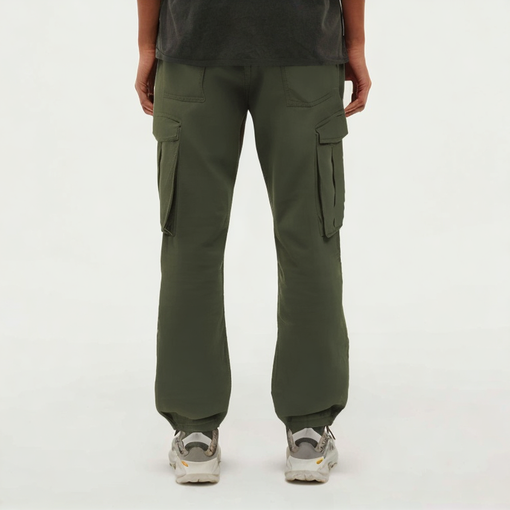 Green loose-fitting women's sports trousers
