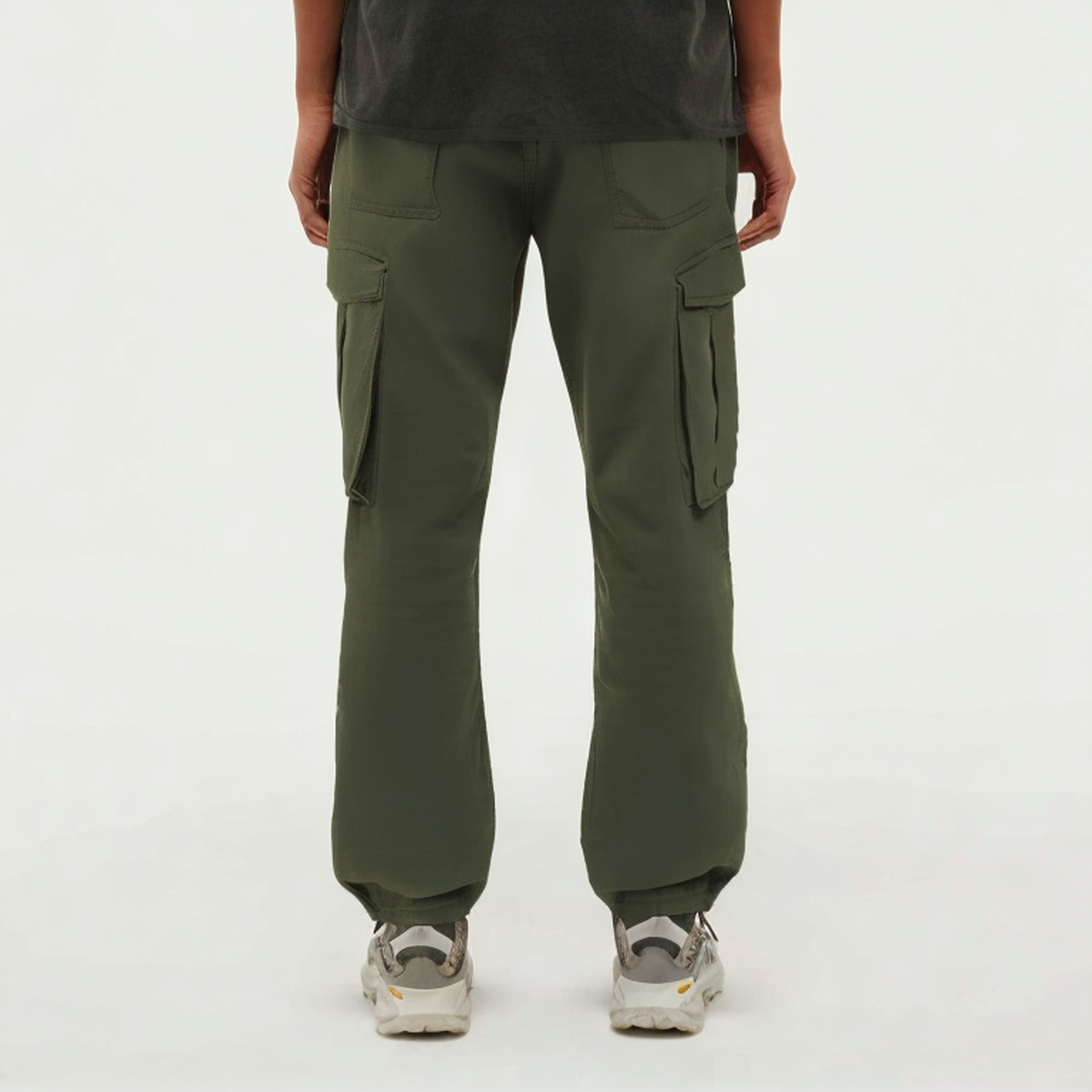 Green loose-fitting women's sports trousers