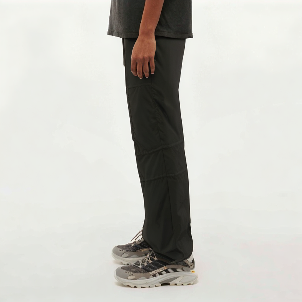 Black multi-pocket women's sports trousers
