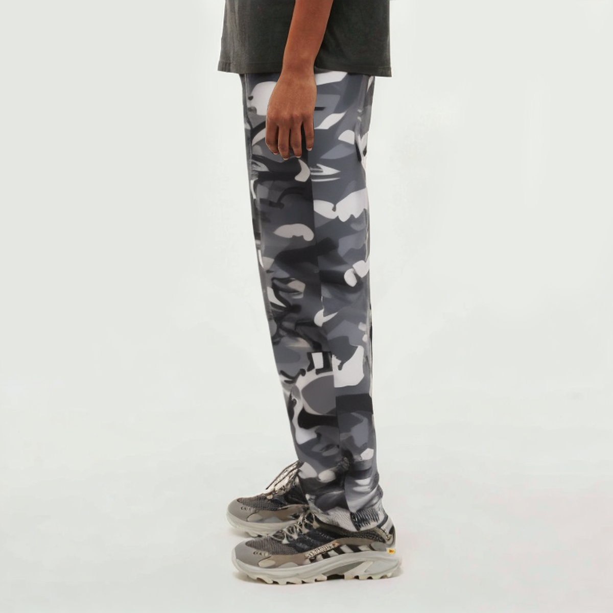Women's camouflage print sports trousers